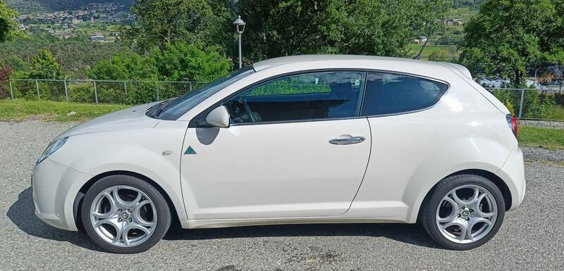 Alfa Romeo MiTo 1.4 T 120 CV GPL Distinctive Sport Pack  del 2010 usata a Aosta